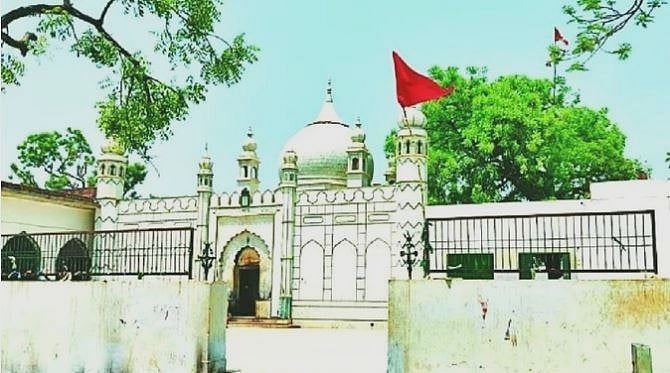 بڑے میاں-چھوٹے میاں کی درگاہ پر بھی تنازعہ شروع، ہندوؤں نے ’شنی دیو مندر‘ ہونے کا کیا دعویٰ