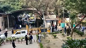 دہلی: روہنی کورٹ احاطہ میں ایک بار پھر گولیوں کی گونج، پولیس تفتیش شروع