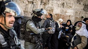 مسجد اقصیٰ میں کشیدگی: اسرائیل نے القدس آمد کے تمام راستے سیل کر دیئے