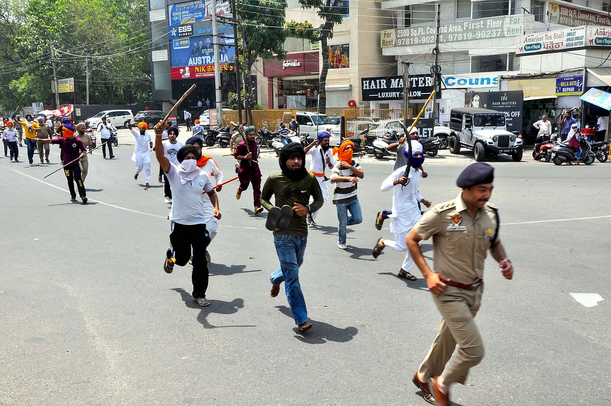 پنجاب: پٹیالہ میں شیو سینا اور خالصتان حامیوں کے درمیان پرتشدد تصادم، ہریش سنگلا گرفتار، کرفیو نافذ
