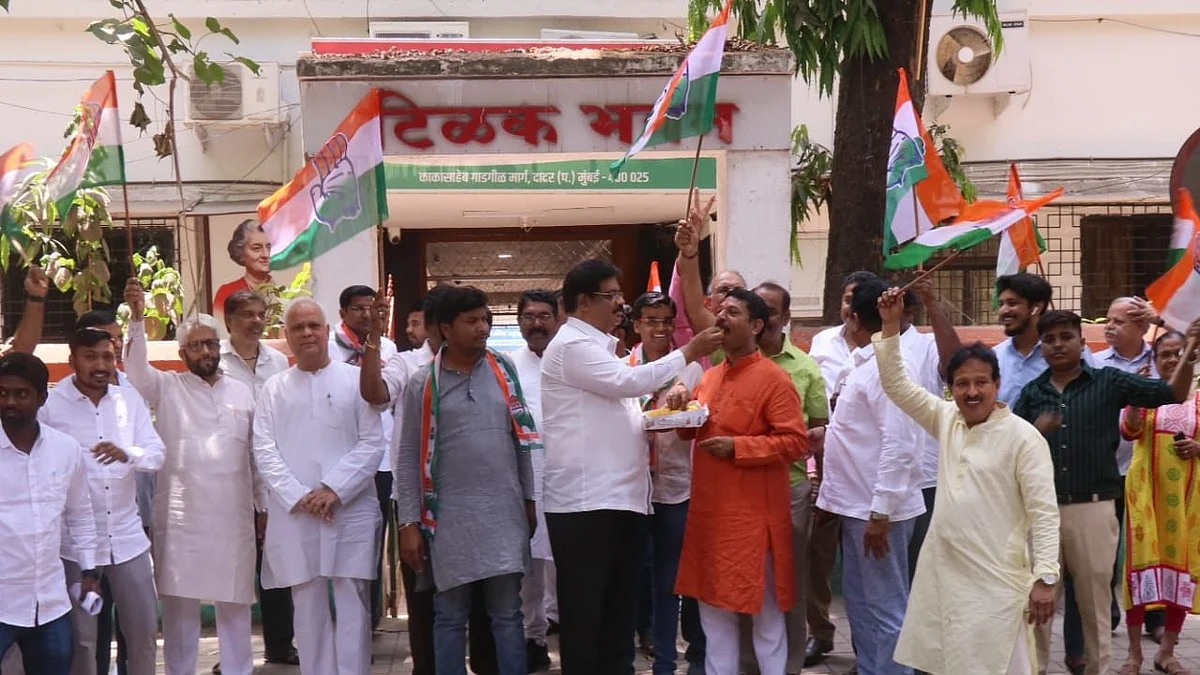 جیت کی خوشی مناتے کانگریس کارکنان / آئی اے این ایس