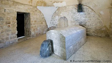 مشتعل فلسطینیوں کے گروپ کی نابلوس میں قبر یوسف کی توڑ پھوڑ