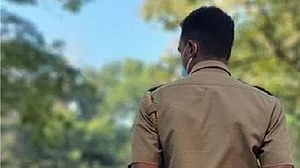 اتر پردیش کے گاؤں میں جلا ہوا پوجا پنڈال ملنے سے سنسنی، سیکورٹی فورس تعینات