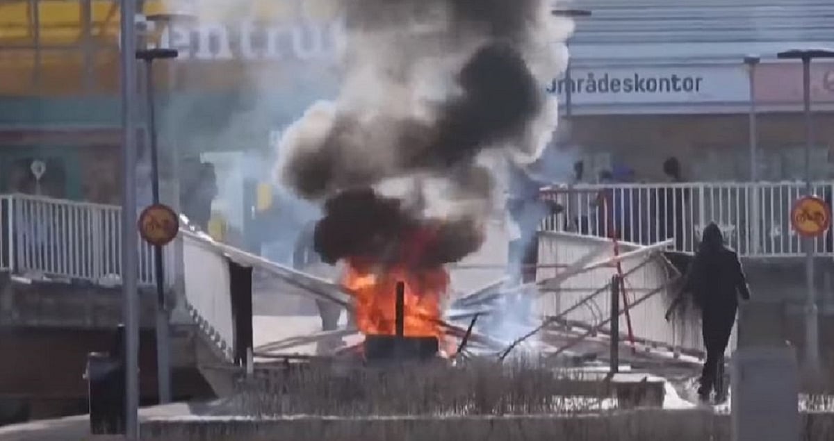 سویڈن میں قرآن پاک کو نذر آتش کرنے پر ہنگامہ