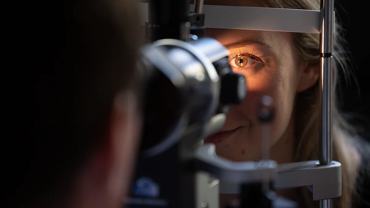 آنکھوں کی جانچ / Getty Images