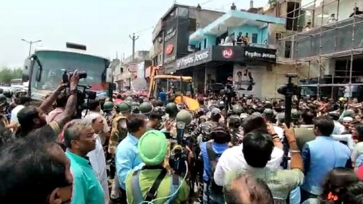 شاہین باغ میں بلڈوزر