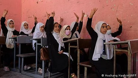 ریاضی اور سائنس میں لڑکیاں لڑکوں سے کم نہیں، مگر دقیانوسی سوچ رکاوٹ