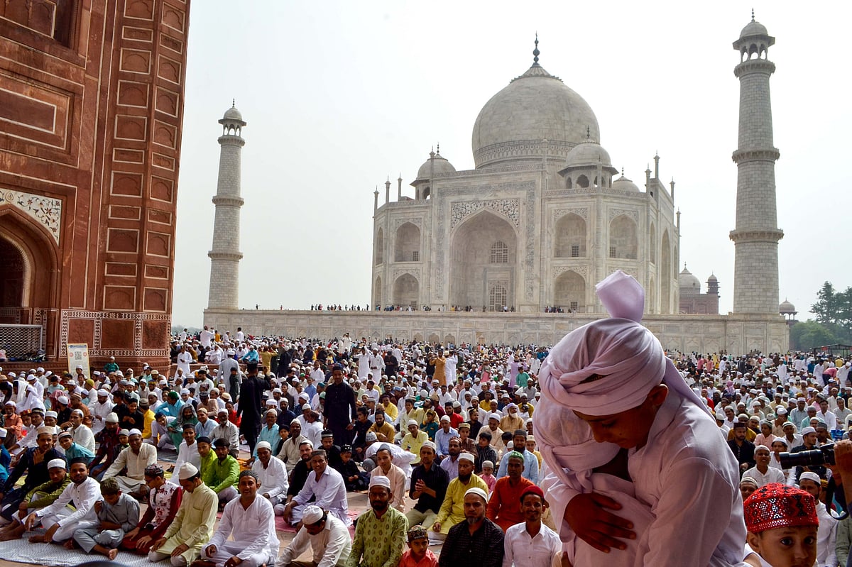 پورے ملک میں جوش و خروش کے ساتھ منائی گئی عید