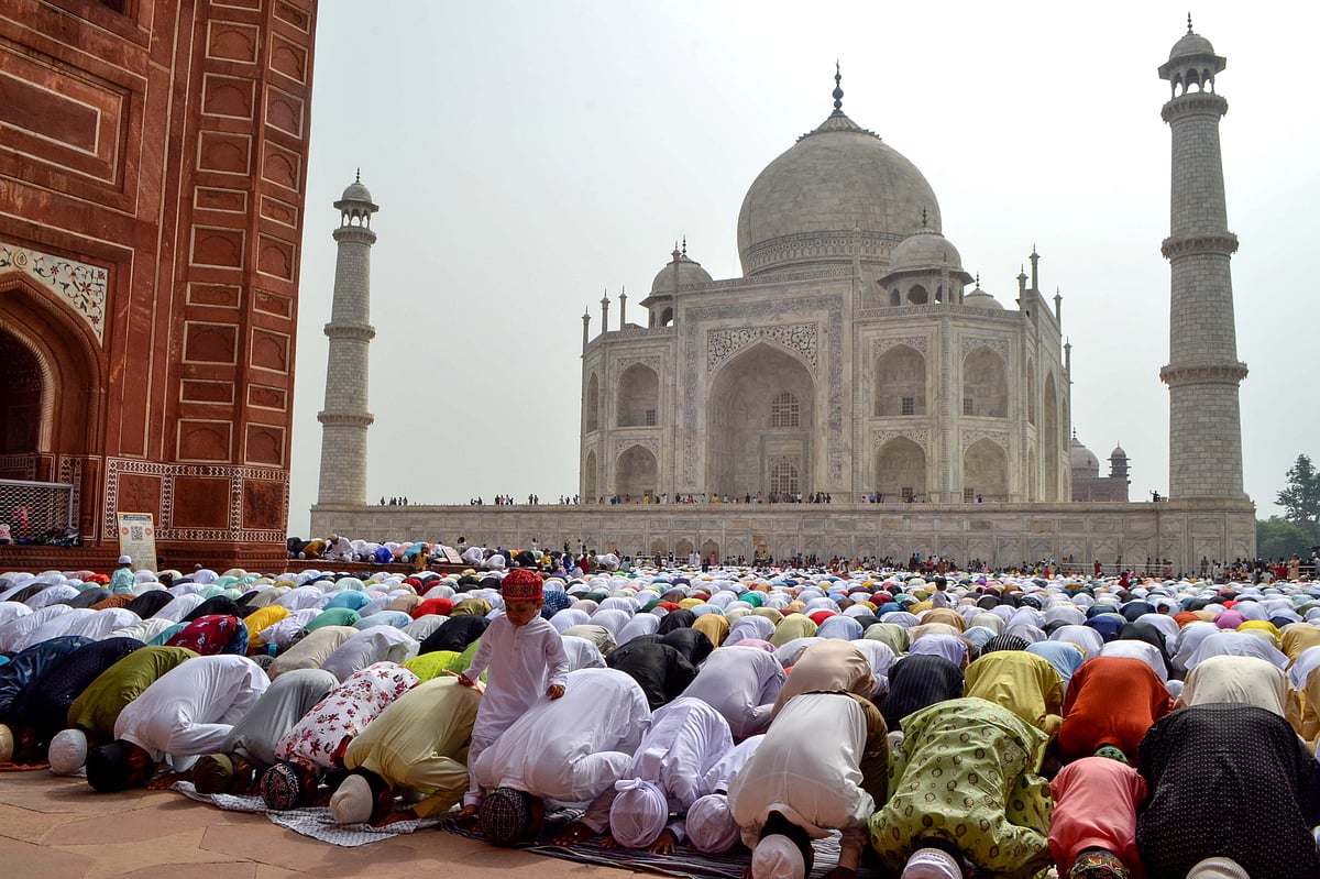 پورے ملک میں جوش و خروش کے ساتھ منائی گئی عید