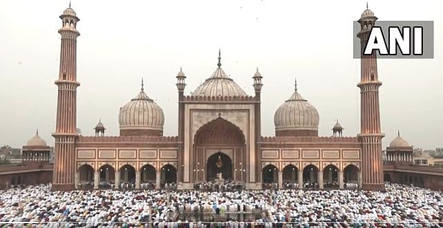 سخت سیکورٹی کے درمیان دہلی کی جامع مسجد سے لیکر پورے ہندوستان میں ہوئی عید کی نماز ادا