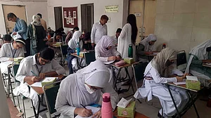 دہلی: اردو اکادمی کی جانب سے مضمون نویسی مقابلہ کا انعقاد، 35 اسکولوں سے 120 طلبا و طالبات کریں گے شرکت