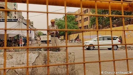 بھارت: بھوک مٹانے کے لیے پیسے مانگنے پر پولیس نے بچے کا گلا دبا کر مار دیا