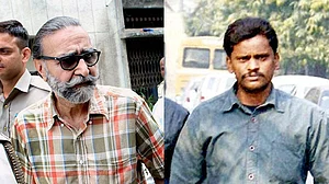 نٹھاری سانحہ: پنڈھیر اور کولی کو سپریم کورٹ سے بھی راحت، دونوں کو بَری کیے جانے کا الٰہ آباد ہائی کورٹ کا فیصلہ برقرار