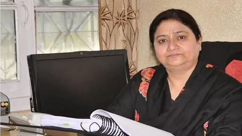 پروفیسر نیلوفر خان نے کشمیر یونیورسٹی کی پہلی خاتون وائس چانسلر بننے کا فخر حاصل کیا