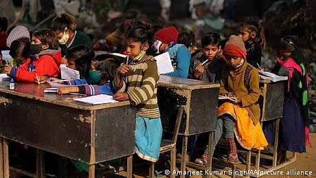 بھارت: ہندو قوم پرستی کو فروغ دینے کے لیے تعلیمی نصاب میں تبدیلی کی بی جے پی کوششیں