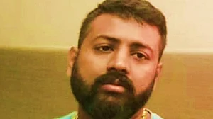 ٹھگ سکیش چندرشیکھر کو منڈولی جیل میں ہی رہنا ہوگا، سپریم کورٹ نے پھٹکار لگاتے ہوئے عرضی کی خارج