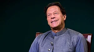 عمران کی پارٹی پر لٹکی تلوار، پی ٹی آئی پر بیرونِ ملک سے ممنوعہ فنڈنگ کے الزامات ثابت