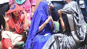 پاکستان میں درجہ حرارت 52 ڈگری سلسیس کے پار، گرمی سے لوگوں کا برا حال، کئی مقامات پر بجلی کا بھی بحران