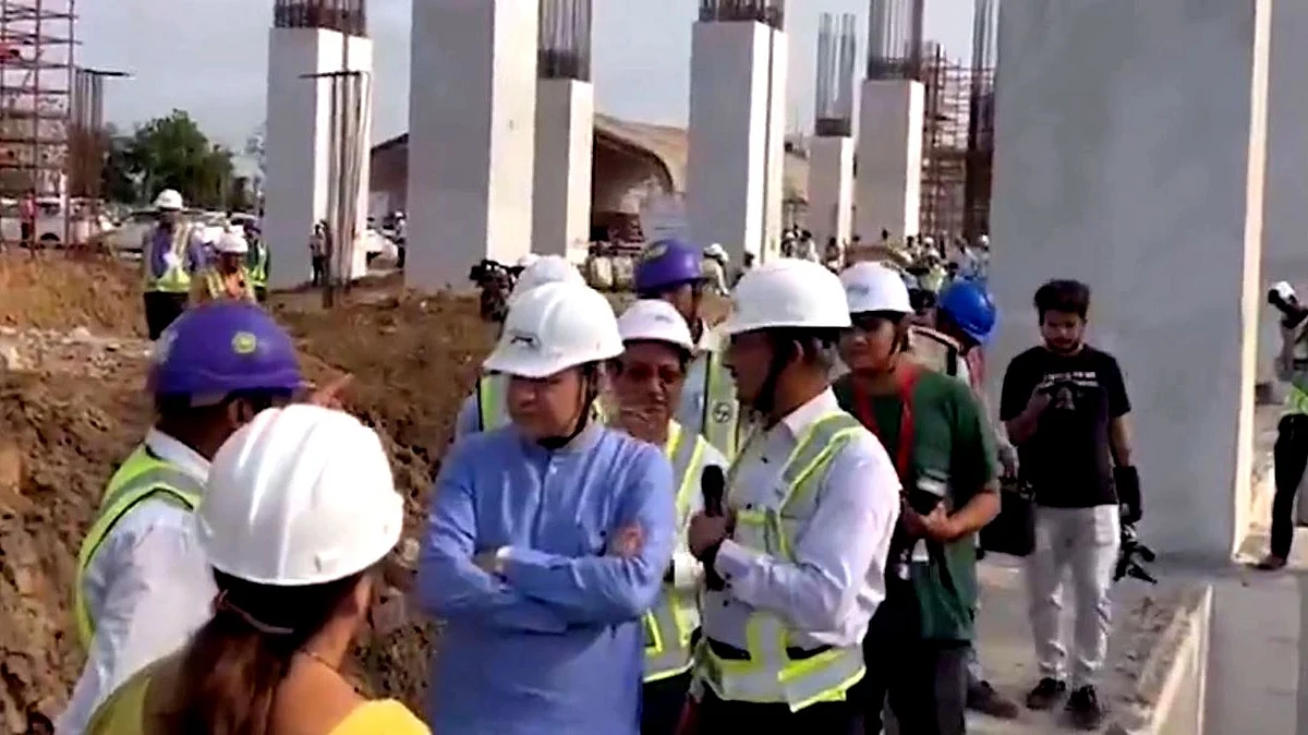 ممبئی-احمد آباد بلٹ ٹرین پروجیکٹ کا معائنہ کرتے ریلوے کے وزیر اشونی ویشنو