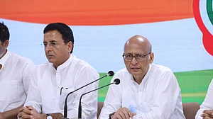 سونیا، راہل کو ای ڈی سمن: ’جھکیں گے نہیں، سینہ ٹھوک کر لڑیں گے‘، کانگریس کا اعلان