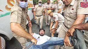 کانگریس کے احتجاج سے گھبرائی مودی حکومت! کئی لیڈران زیر حراست اور نظر بند، ادھیر رنجن نے پوچھا- ’کیا ہم دہشت گرد ہیں؟‘