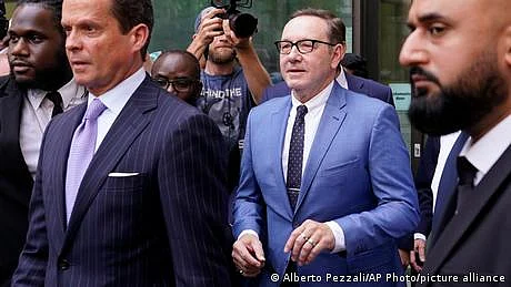 جنسی حملوں کا الزام، آسکر ایوارڈ یافتہ کیون اسپیسی عدالت میں