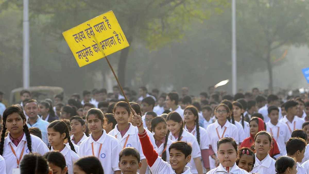 ذیابطیس کے تعلق سے ریلی نکالتے اسکولی بچے / Getty Images