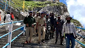 آئی جی پی کشمیر وجے کمار نے کیا شری امر ناتھ پوتر گھپا کا دورہ