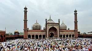 توہین رسالتؐ: کہیں سے تشدد کی خبر نہیں، جامع مسجد میں نعرہ بازی کی کوشش کرنے والوں کو شاہی امام بخاری نے لگائی پھٹکار
