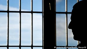 قانون کی نظر میں معصوم لیکن پھر بھی یورپی جیلوں میں قید