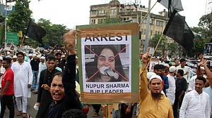 توہین رسالت معاملہ: کہیں انٹرنیٹ بند، کہیں دفعہ 144، کہیں گرفتاریاں، 10 پوائنٹس میں جانیں دن بھر کی اہم سرگرمیاں