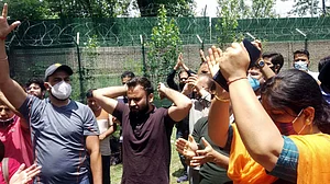 کشمیری پنڈت ملازمین کا اپنے مطالبات کو لے کر جموں میں احتجاج