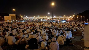 عازمین حج کے قدم مزدلفہ کی طرف بڑھے، وقوف مزدلفہ کے بعد منیٰ روانگی علی الصبح