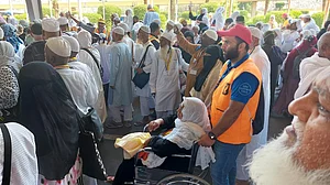 عازمین حج کی خدمات میں انڈیا فریٹرنٹی فورم کی ٹیم 24 گھنٹے مصروف: شاکر حق