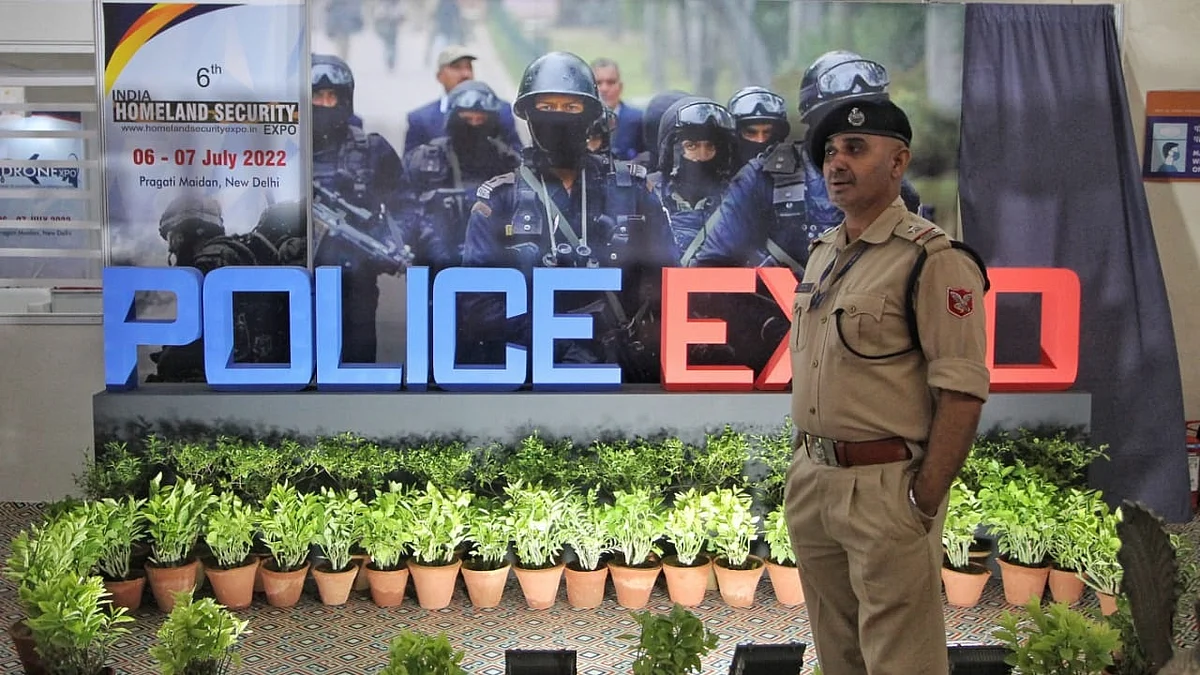 پولیس ایکسو / تصویر قومی آواز / وپن