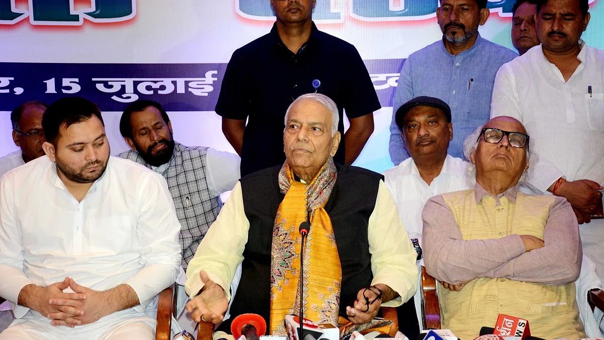 حزب اختلاف کے ساتھ میٹنگ کرتے صدارتی انتخاب یشونت سنہا / آئی اے این ایس