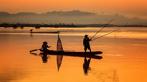انڈونیشیا کے سمندر میں لاپتہ ہونے والے 15 ماہی گیروں کی تلاش جاری