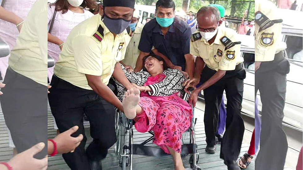 پارتھو چٹرجی کی قریبی ارپیتا مکھرجی / آئی اے این ایس