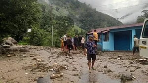 اتراکھنڈ میں بارش سے بھاری تباہی، پہاڑ سے میدان تک معمولات زندگی درہم برہم