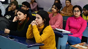 ہندوستان میں اعلیٰ تعلیم خواتین کے لیے وبالِ جان! ملازمت اور شادی کی راہ میں حائل...مرنال پانڈے