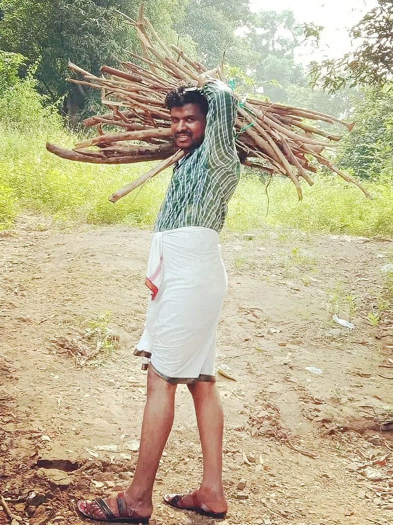 انٹرویو: ملک کے پہلے آدیواسی میئر وکرم اہاکے، والدہ آنگن باڑی کارکن اور والد پنچر لگاتے ہیں!