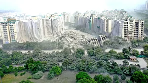 ٹوئن ٹاور مسمار کرنے والی ٹیم نے شروع کیا سروے، آس پاس کی عمارتوں کا لیا جائزہ