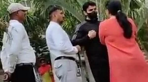 بی جے پی لیڈر کا خاتون کے ساتھ بدسلوکی کا ویڈیو وائرل، نوئیڈا پولیس نے لیا نوٹس