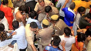 جنم اشٹمی کے موقع پر متھرا کے مندر میں بھگدڑ، دم گھٹنے سے دو افراد ہلاک، متعدد زخمی