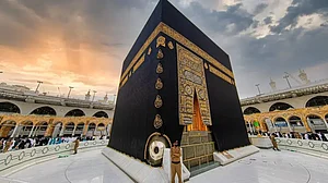 عمرہ سیزن کی آمد، خانہ کعبہ کے اطراف کی رکاوٹیں ہٹا دی گئیں