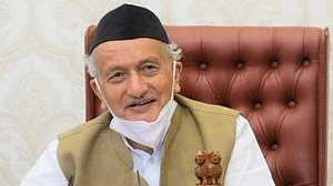 نازیبا تبصرہ کرنے والے گورنر کو عہدے پر رہنے کا کوئی حق نہیں: دانش