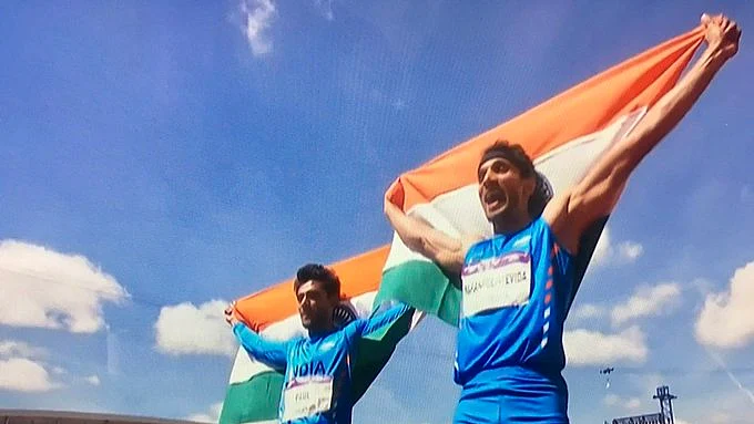 ٹریپل جمپ میں طلائی اور نقرئی تمغے حاصل کرنے والے ہندوستانی کھلاڑی ایلڈہاس پال اور عبداللہ ابوبکر