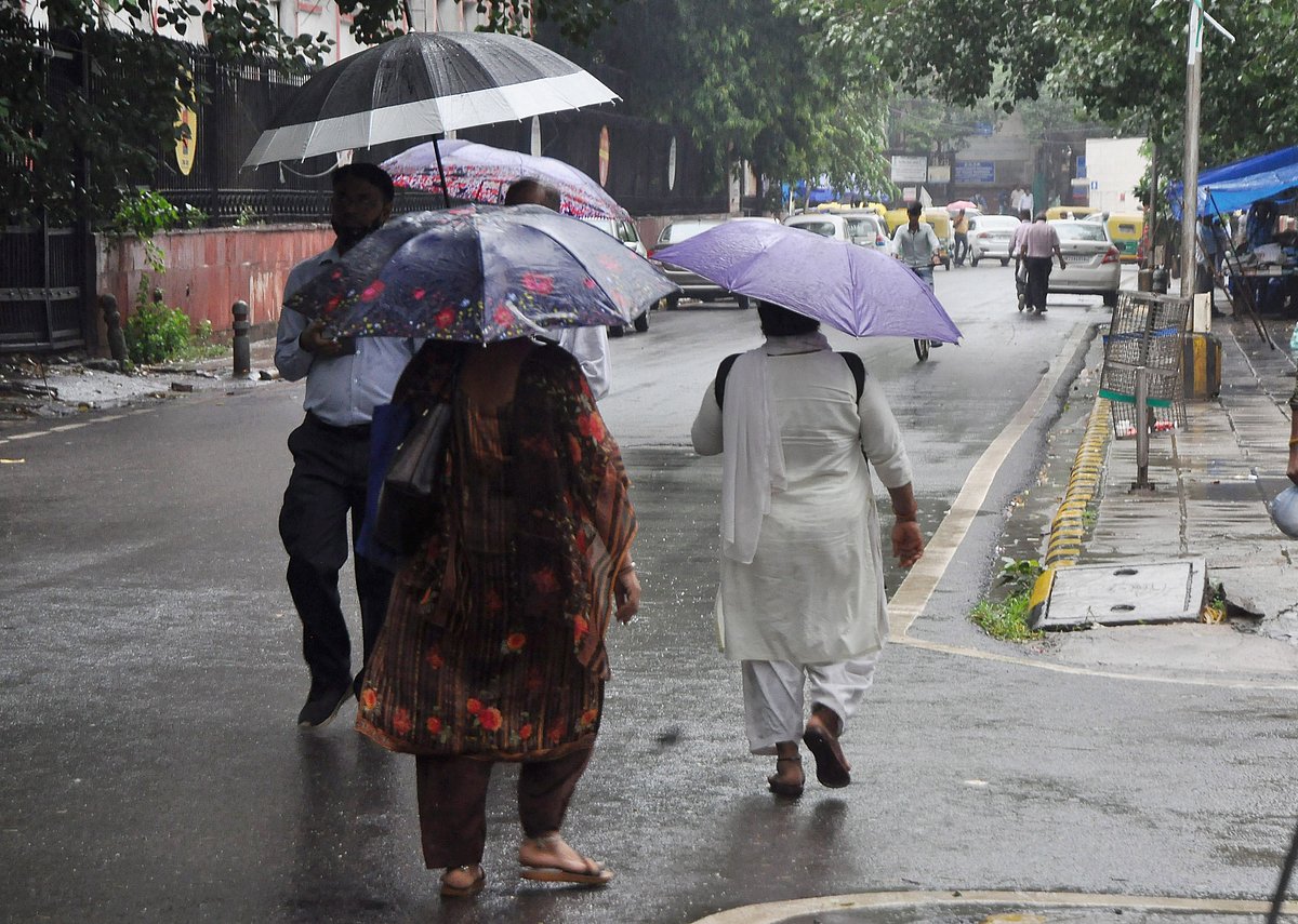 دہلی-این سی آر میں شدید بارشیں، نوئیڈا-غازی آباد میں اسکول بند، گڑگاؤں میں ’ورک فرام ہوم‘ کا حکم