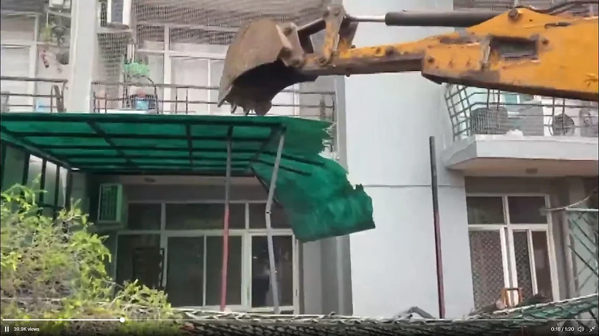 اومیکس سوسائٹی میں بلڈوزر