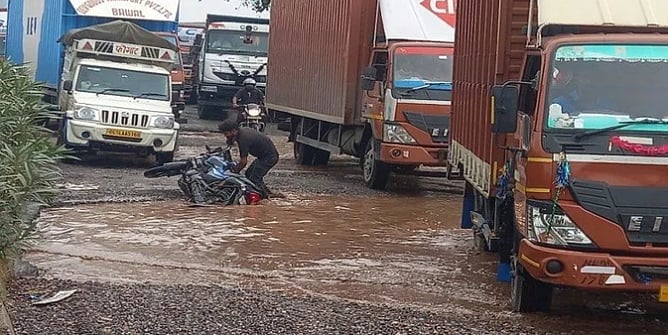 اودھ میں آفت کی بارش، کہیں بجلی گری اور کہیں دیوار، 6 افراد ہلاک، کئی علاقوں کے لیے الرٹ جاری